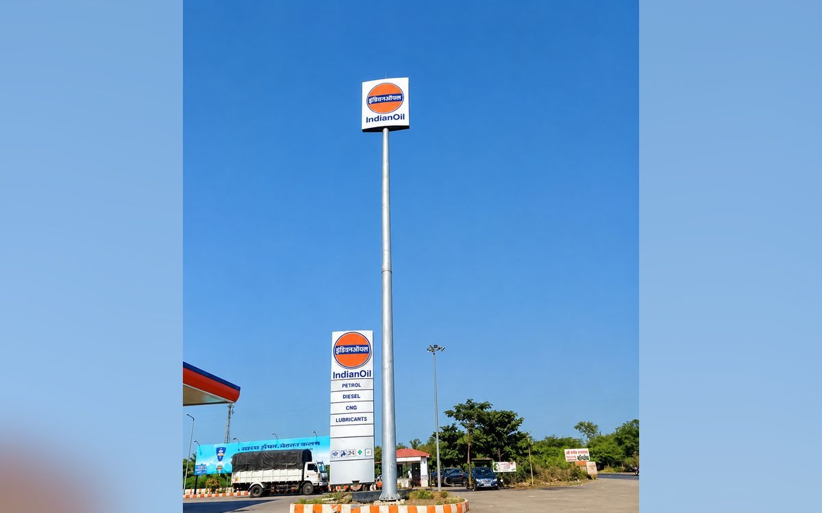 Gantry & High-Mast Signage 3