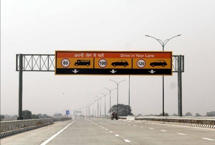 Gantry & High-Mast Signage 1